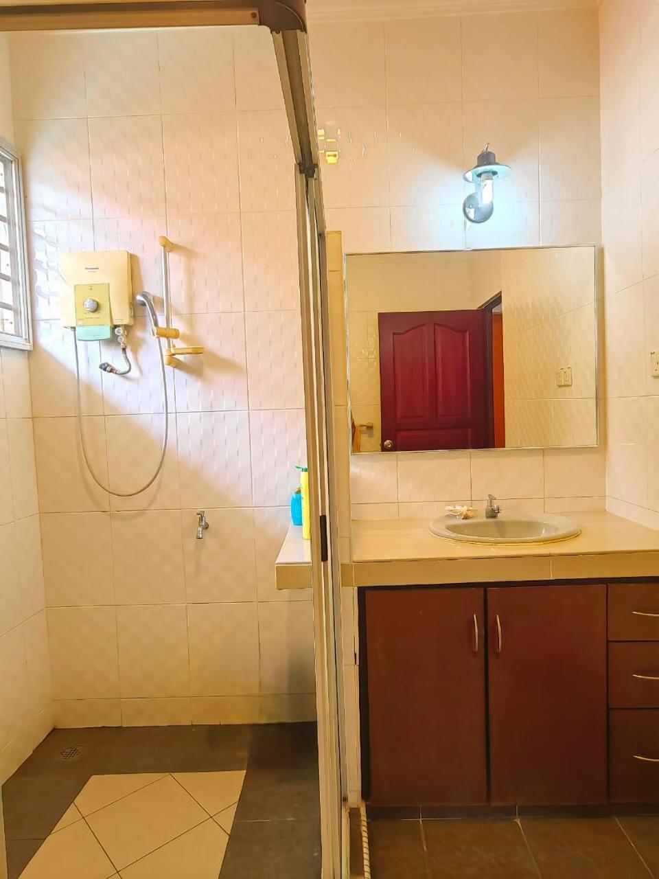 Aaronl Homestay Кота-Кинабалу Экстерьер фото